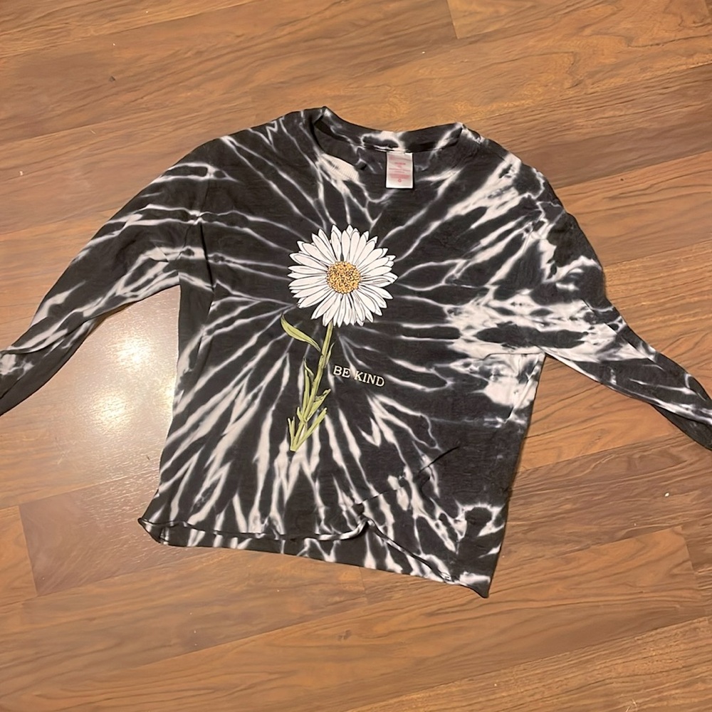 Long sleeve shirt.